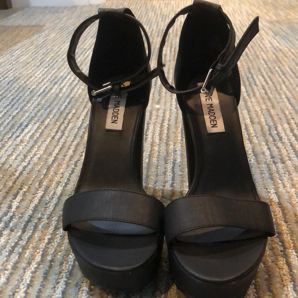 NWOT Steve Madden Heels